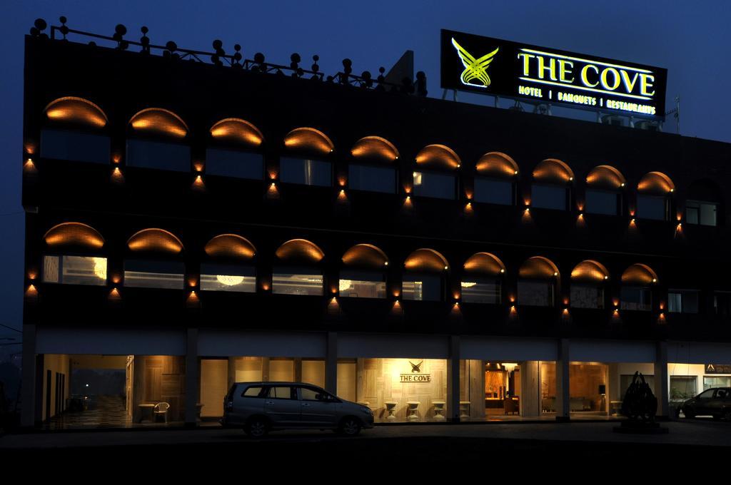 The Cove Hotel Panchkula Dış mekan fotoğraf
